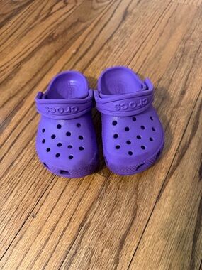 CROCS Kids Classic Clogs in Purple